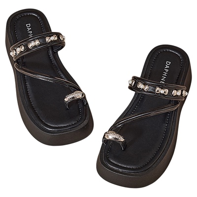 达芙妮2025新款时尚休闲厚底拖鞋