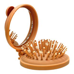 JOJO'S L. PD.reputation.奶茶熊可爱折叠梳带镜便携按摩 | 钓誉