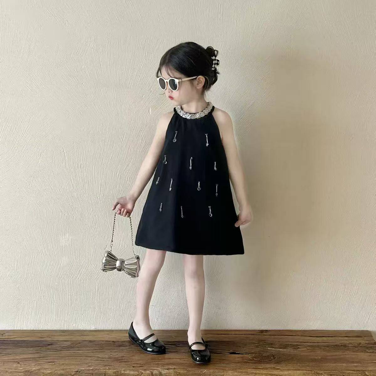 女童挂脖连衣裙2025夏新款女孩赫本风小黑裙宝宝生日裙礼服公主裙