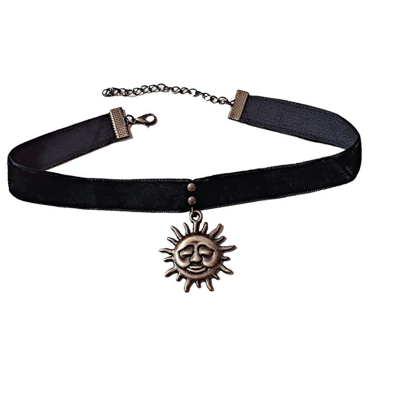 致敬~这个杀手不太冷项链IU同款复古太阳项圈女颈带丝绒choker