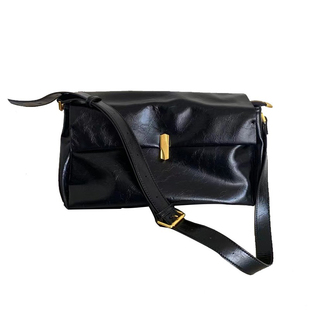 欧洲站轻奢女包包油蜡皮高级感通勤复古法棍包腋下斜挎休闲邮差包