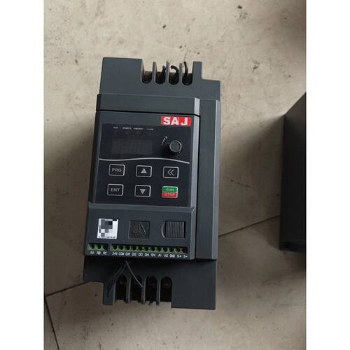 〔议价-可维修〕变频器 VM600-4T7R5 7.5KW 三相3