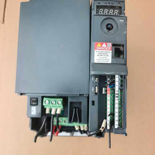 议价施耐德变频器ATV320U75N4B 7.5KW 380V三维修