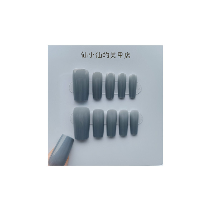浅灰色长方形nail穿戴美甲贴