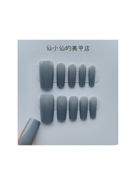 浅灰色长方形nail穿戴美甲贴