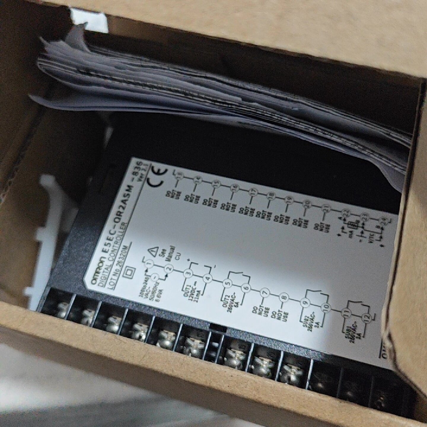 议价欧姆龙温控器E5EC-QR2ASM-836  工程剩余3个全