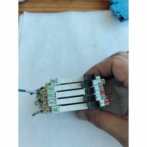 AB罗克韦尔薄片固态继电器CAT700TBR24五