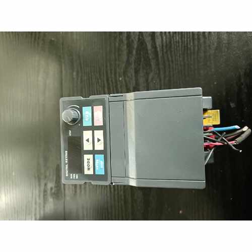〔议价-可维修〕H2200S01D5K拆机众辰变频器1.5KW 220V