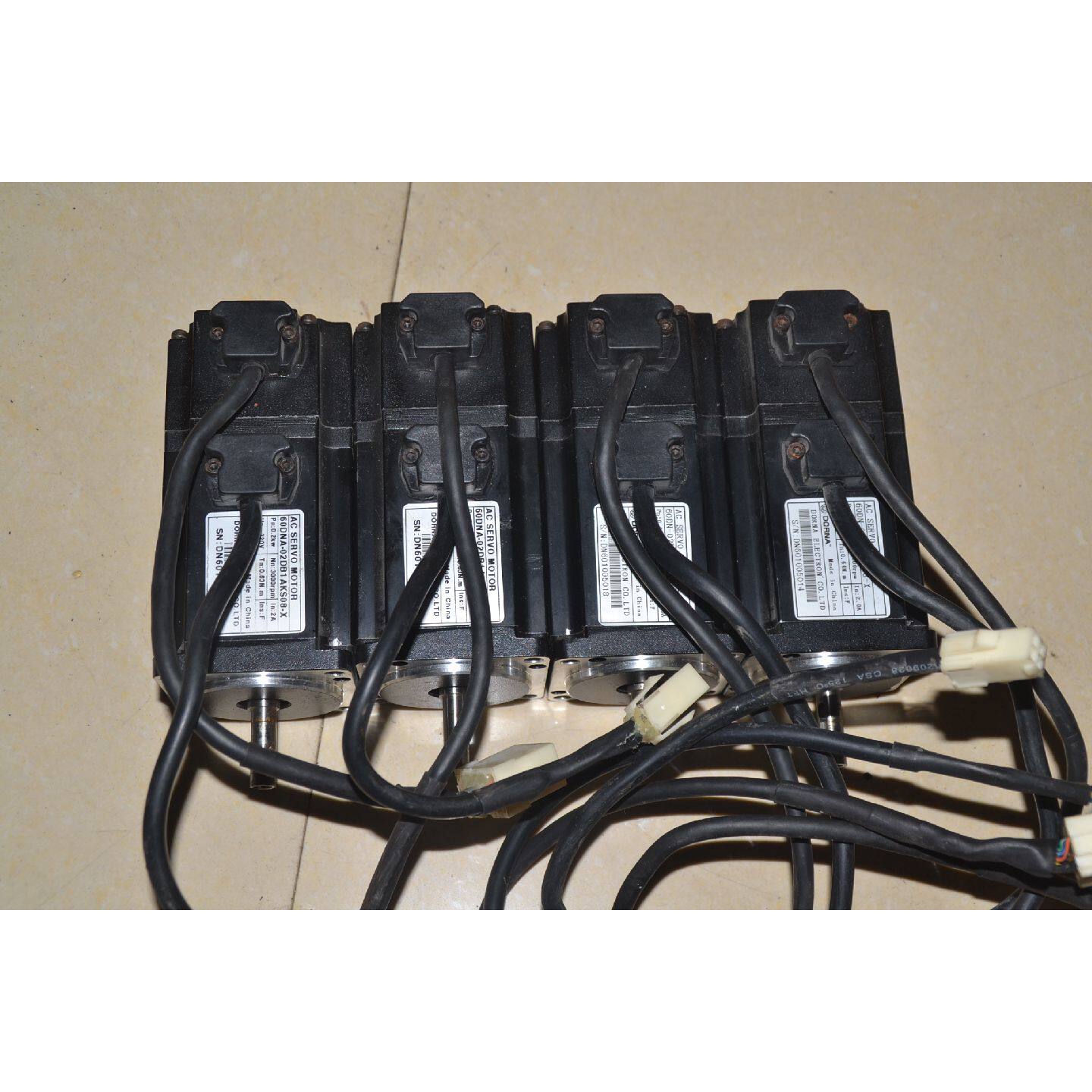议价东菱 60DNA-02DB1AKS08-X  200W 60法兰伺服电机。。。。。。