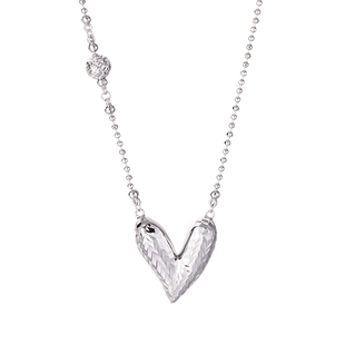 银色镂空碎冰冰爱心吊坠项链女小众设计感百搭秋冬长款桃心毛衣链