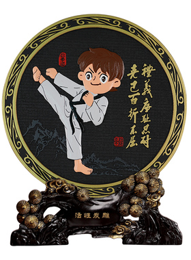 跆拳道馆摆件工艺品进门口装饰品武道功夫小子踢腿武术比赛纪念品