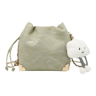 稻草人包包女2026新款轻便流行水桶包小金球链条包通勤单肩斜挎包