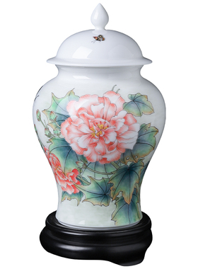 庄晓明手绘羊脂玉瓷将军罐摆件