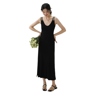 one more2025年夏季小黑裙吊带连衣裙女高级感年会礼服打底针织裙