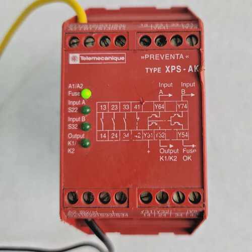 TELEMECANIQUE XPS-AK SAFETY RELAY XPSAK311144 FAST SHIP BY D