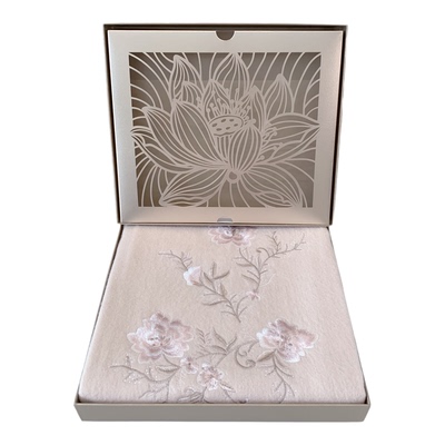 纯羊毛刺绣围巾优雅花藤披肩冬季生日礼物新年礼物送妈妈婆婆礼盒