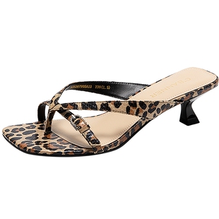 千百度细高跟外穿人字拖女夏季新款豹纹休闲配裙子绝美凉拖鞋