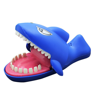 咬手鳄鱼海盗桶玩具鲨鱼咬手指