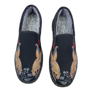 老北京冬季加绒加厚牛筋刺绣雪豹刺绣国潮男士套脚软底休闲花布鞋