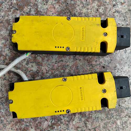 溢价-3SE5322-1SB21  安全行程开关，成色如图
