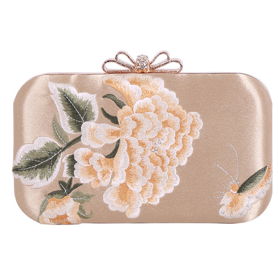 中国风搭配穿旗袍的手包