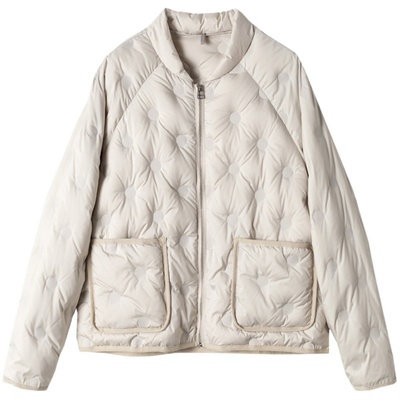 轻薄保暖的羽绒外套，简单气质