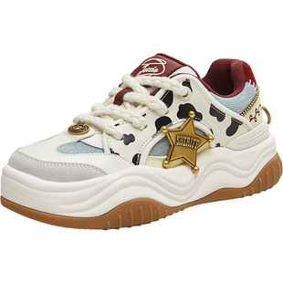 【情人节礼物】天美意玩具总动员厚底手作德训男女运动板鞋男鞋