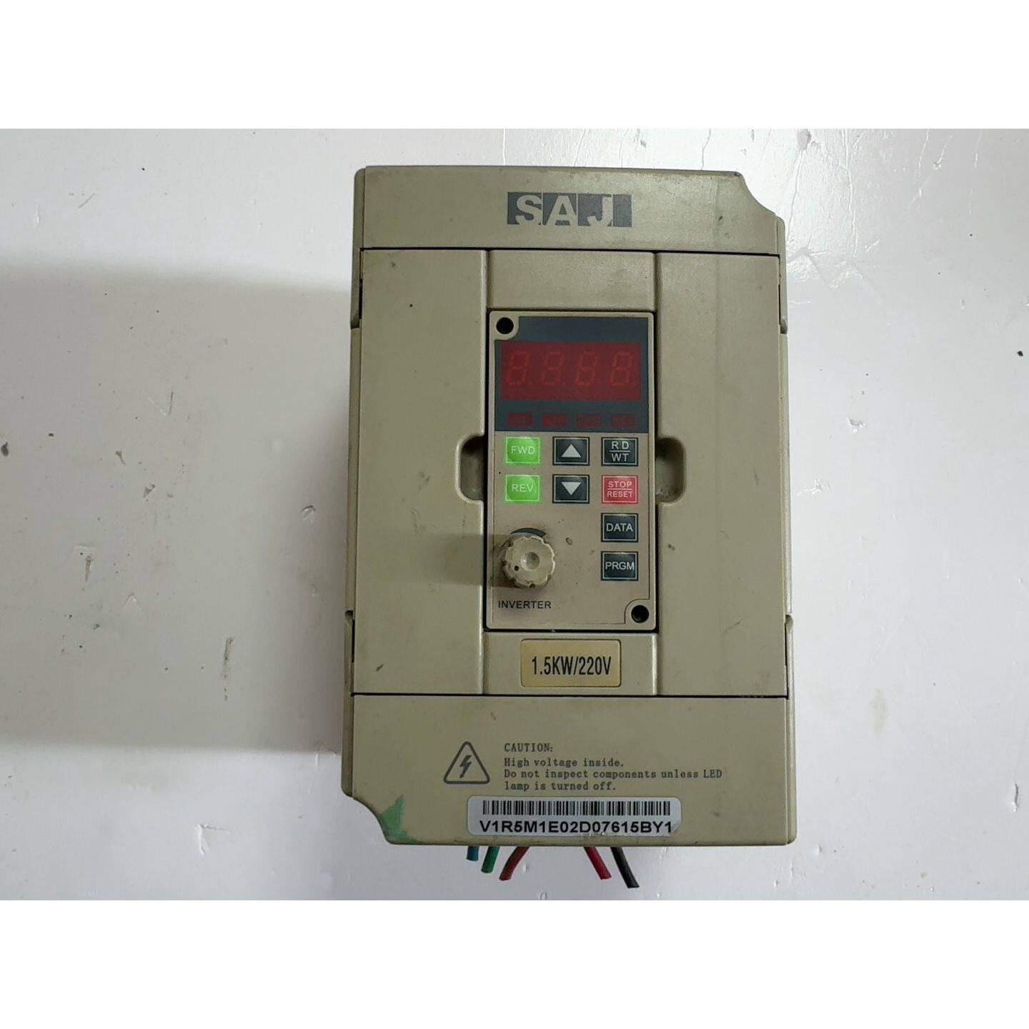 议价三晶变频器8000V1R5M1 1.5KW/220V实物拍
