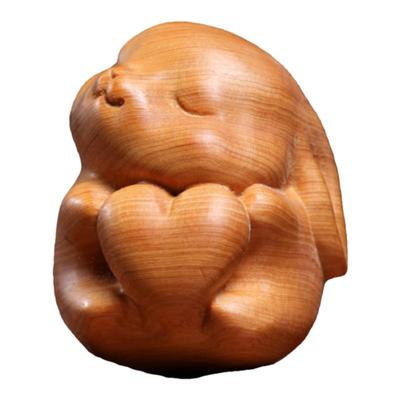 天然崖柏爱心兔手把件