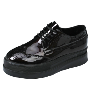 山山女鞋2025新款休闲单鞋真皮增高厚底松糕鞋英伦风布洛克小皮鞋