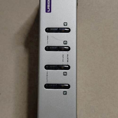 【请询价】 CS84U(A) 4口切换器 成色如图 功能完好