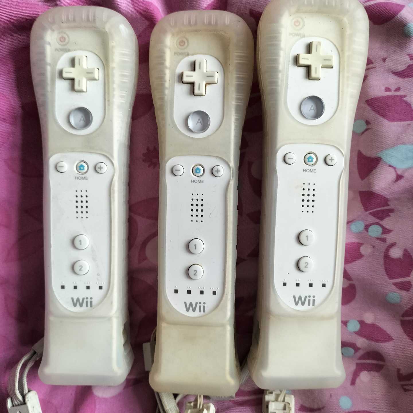 wii 原装手柄 直柄 功能正常。带加速器， 成色一般。打包