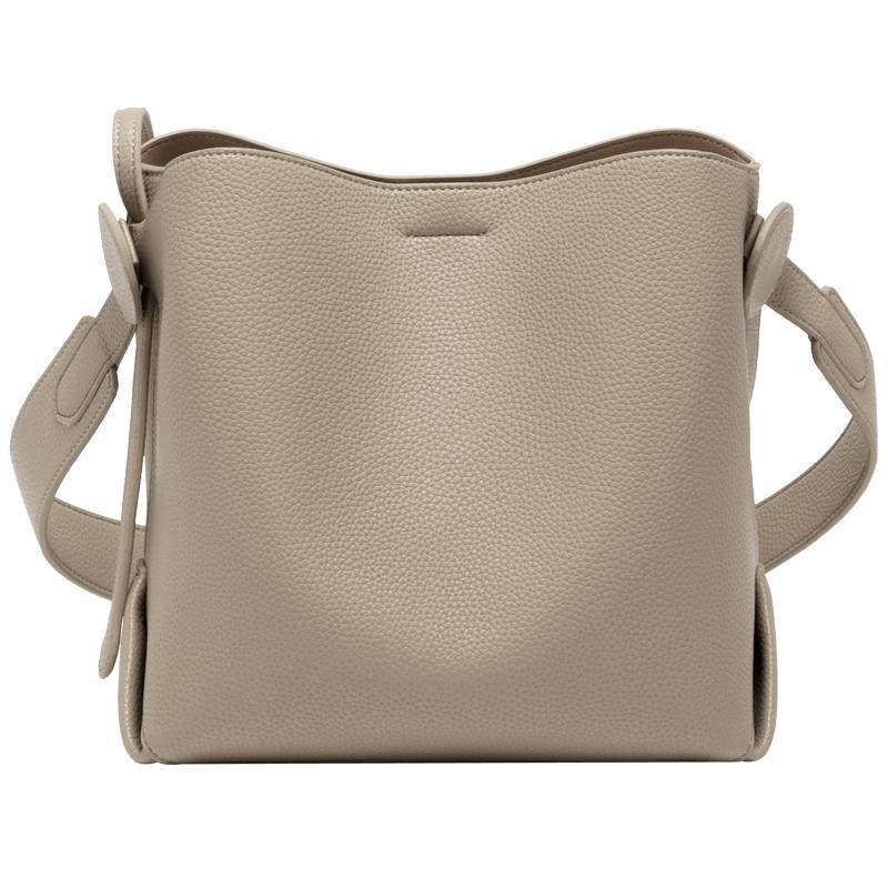 稻草人官方正品包包女款夏季高级斜挎单肩包通勤大容量流行水桶包