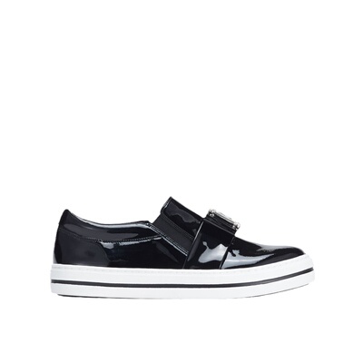 春夏方钻扣饰低帮圆头休闲板鞋女