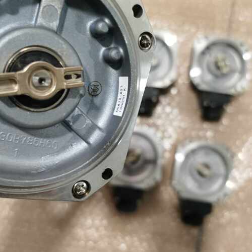 议价三菱伺服编码器 OSA18-A21 配 HF-SE52B  HF-SE102B 设备 议