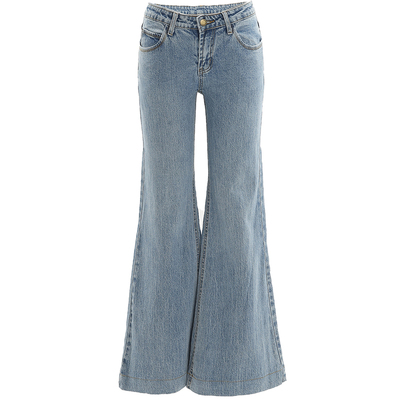 蓝色微喇叭牛仔裤女2026早春穿搭