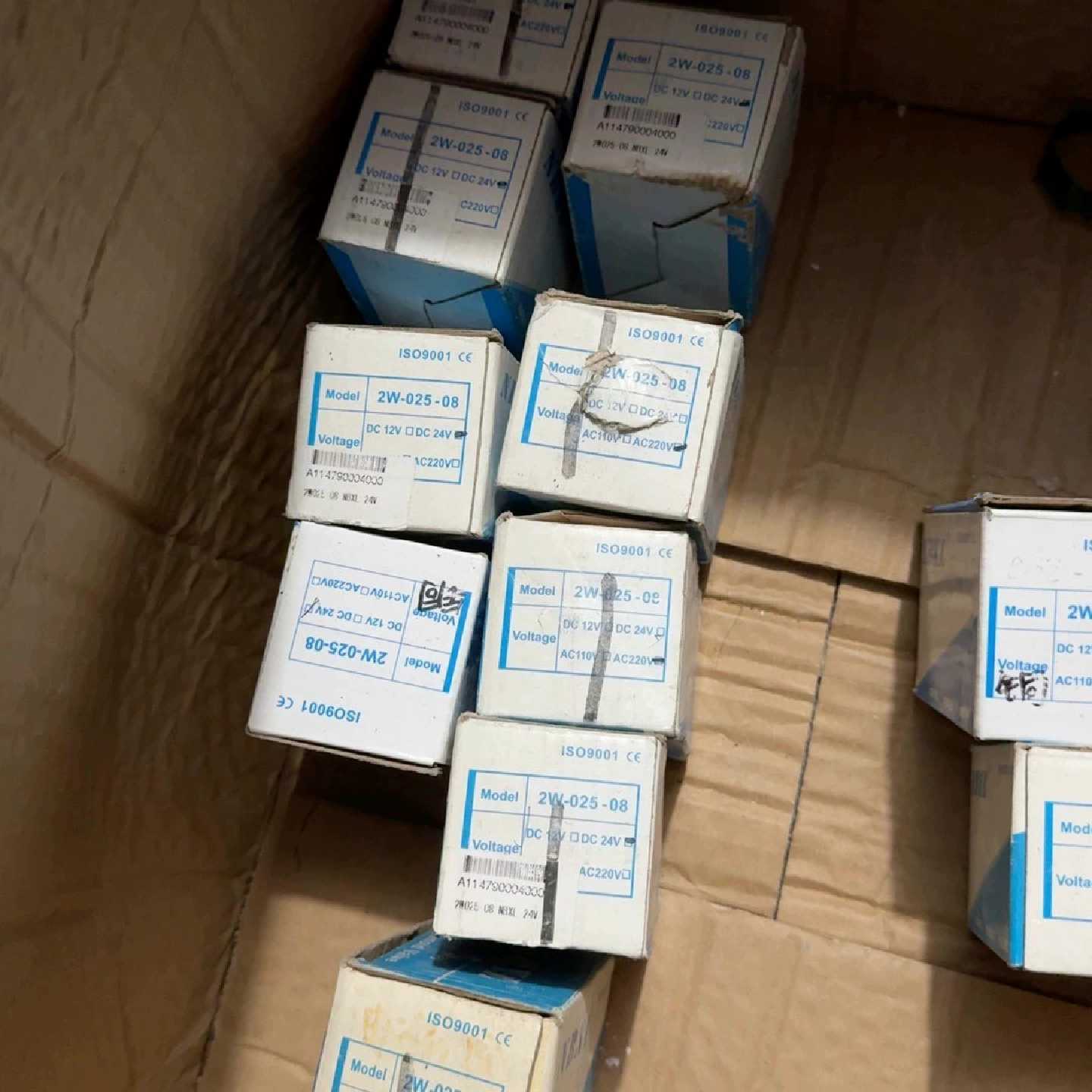 电磁阀2W02508AC24V库存处理8个2