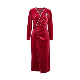 马天奴秋冬新款红色丝绒钉珠V领连衣裙子收腰长袖气质法式优雅女