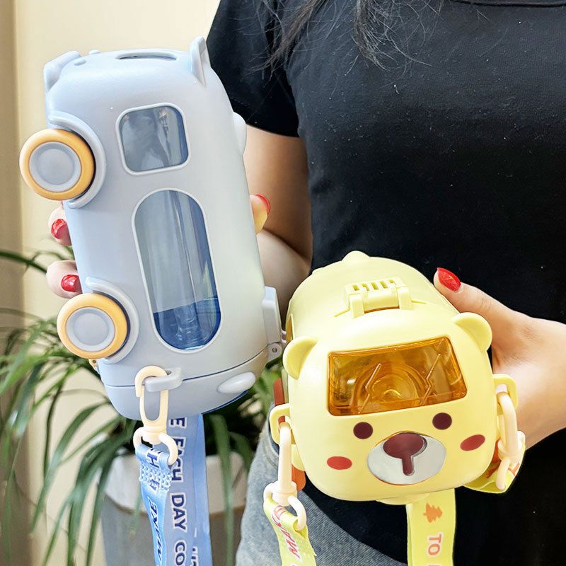 2025新款塑料杯小汽车巴士卡通吸管背带颜便携大容量杯水杯儿童值