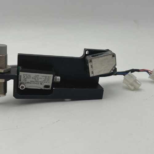 Omron E3ZM-V81 Photoelectric Switch / SensoPart FT 25-RLA-80