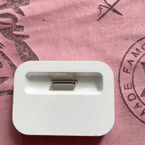 下单前咨询ipod classic ipod  底座 ，成色如图，正常