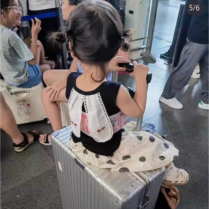 行李箱坐宝宝神器创意假期出游便携防丢电动车带孩子安全防护背带