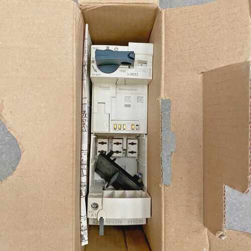 1pc x NEW SCHNEIDER ELECTRIC LUB32 POWER BASE TESYS 036278