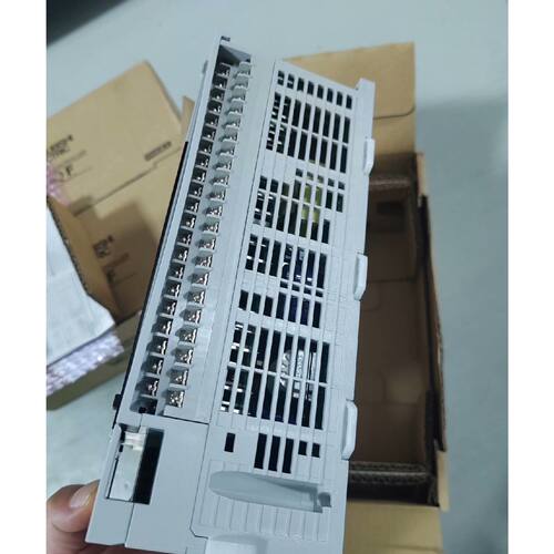 议价三菱FX5U-64MT/DSS PLC主机，日本产，带包装盒