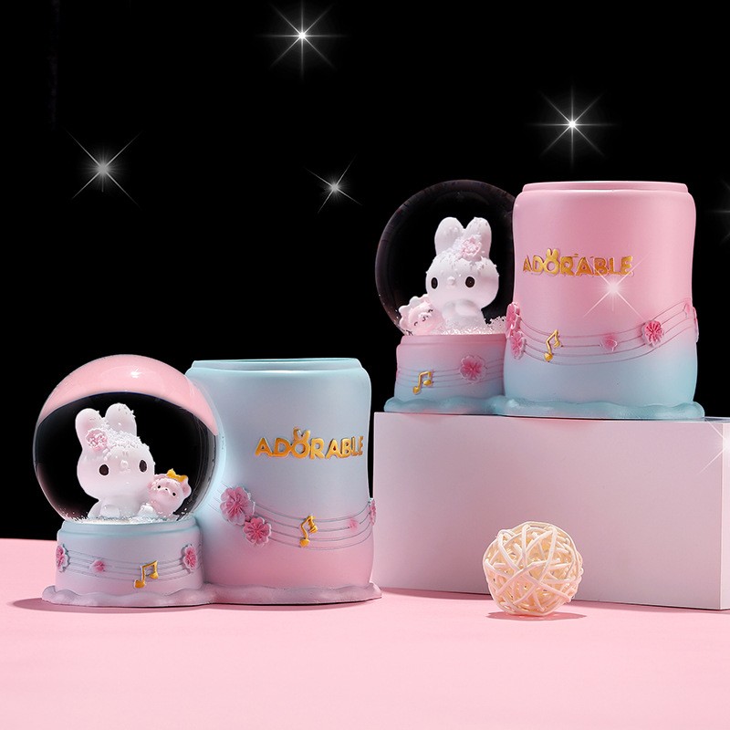 卡通兔水晶球笔筒发光桌面礼品桶树脂礼物收纳摆件水球玻璃儿童