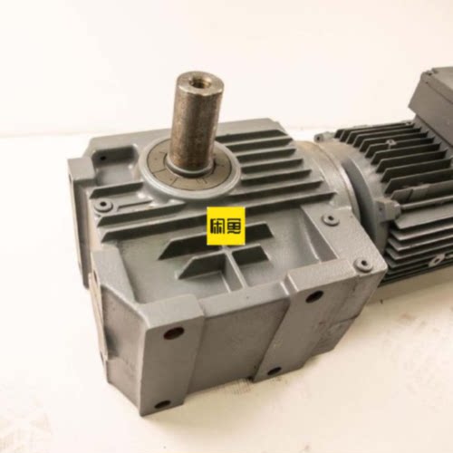 SEW，S72 SDV112M-8-2BMG/TF，电机，全