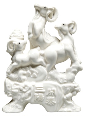 白陶瓷三阳开泰山羊补角摆件