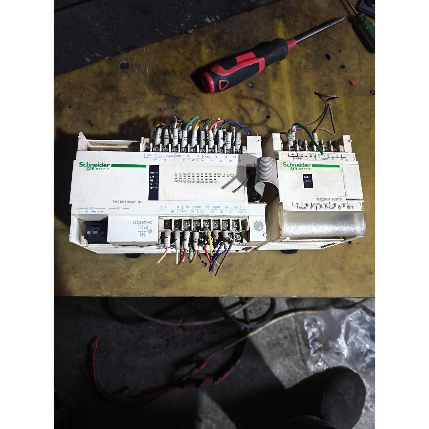 PLC TM218LDA24DRN TM2DMM16D图片