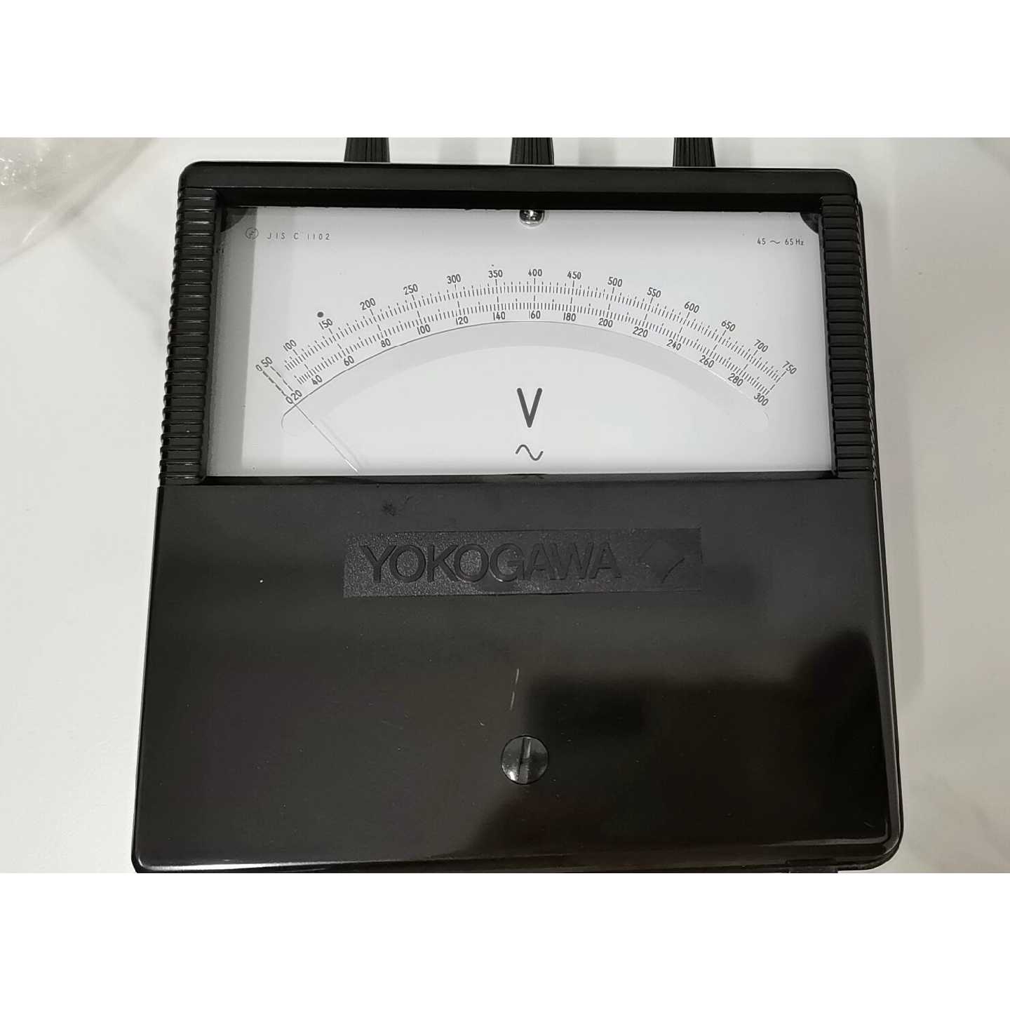 全新的YOKOGAWA电压表77AE0600，如图所示，请查