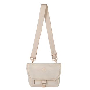 Qminica磁吸扣翻盖休闲斜挎单肩包束口网格大容量防水通勤女包